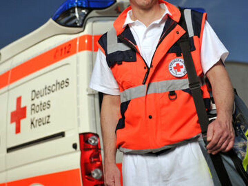 Der Rettungsdienst des DRK. Ein Mitarbeiter des Rettungsdienstes des DRK.